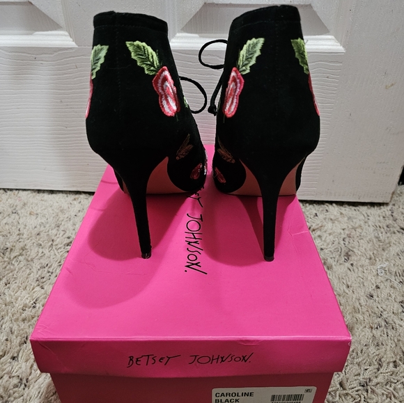 Betsy Johnson Floral Embroidered Heels - Picture 5 of 5